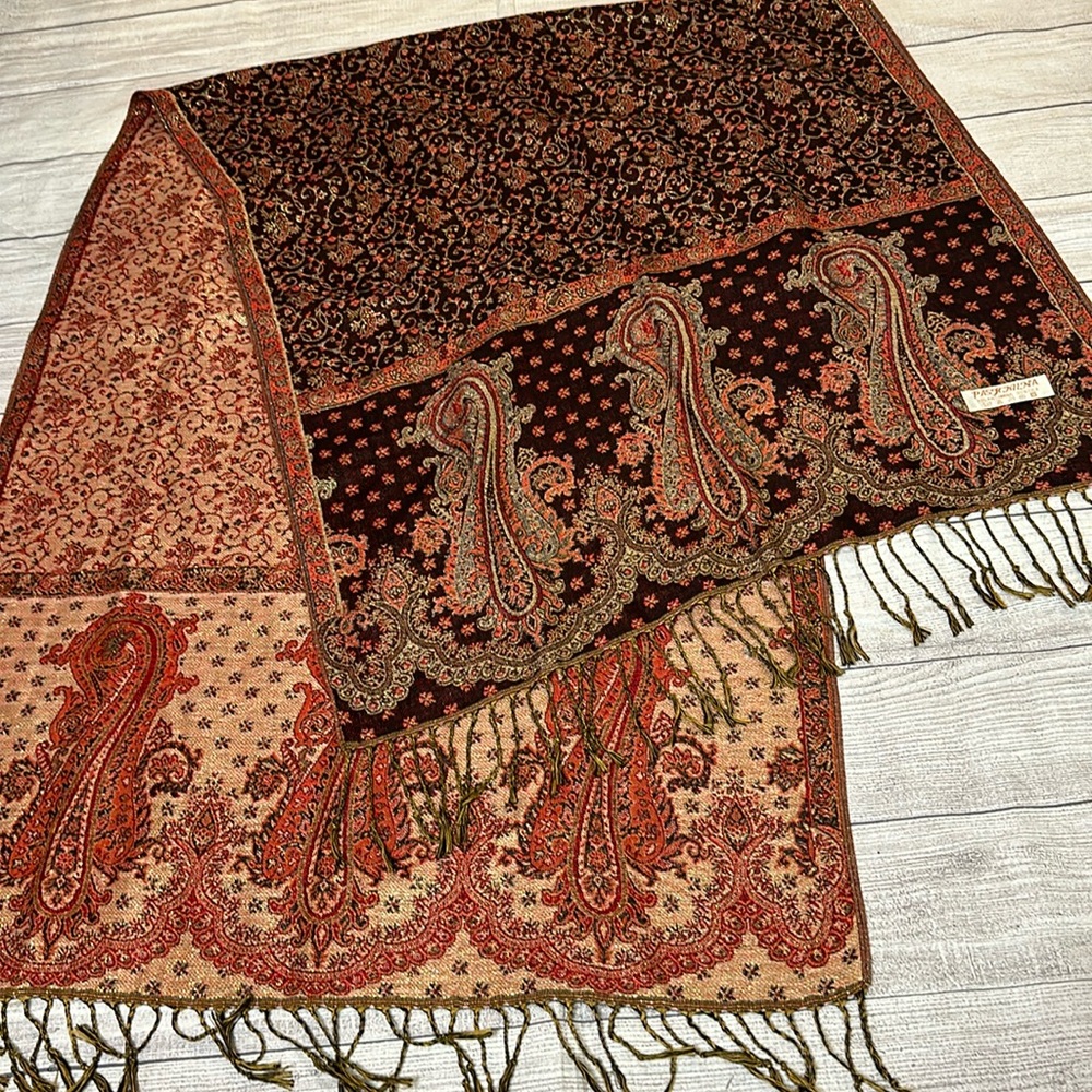 Stunning reversible, scarf shawl with 70% Pashmina 30% silk